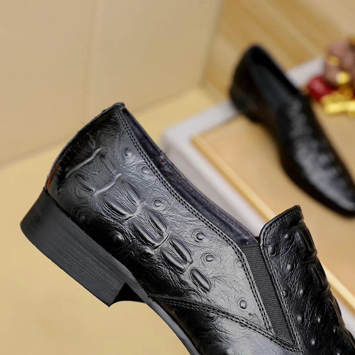 Men's shoes 💰540 💰 Louis Vuitton LV ® Autumn and Winter 🆕 models 🔛Full shoe counter First layer cowhide, 🐂leather lining casual shoes for men, super soft outsole, essential for driving. Counter synchronized original first layer cowhide completely 1:1 mold customization 🌹Top version, 2 colors optional! Number: 38-45 (37.46. Customized)